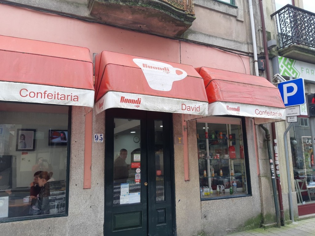 Cafe David's storefront in Porto